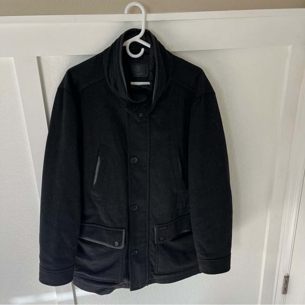 Tumi Men’s Large Wool/Cashmere Blend Coat.